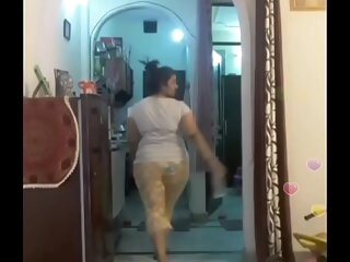 Hot desi indian bhabi shaking her sexi bore &boobs on bigo live...4
