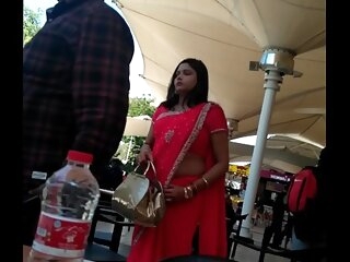 desi fat milf showing boobs & apprised side show